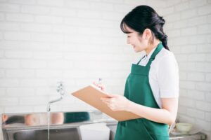 水回りのメンテナンス術！キッチン・浴室の掃除と対策を解説のアイキャッチ画像