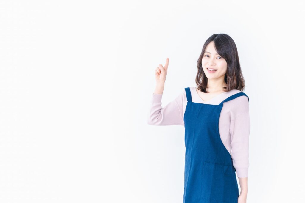 換気システムを清潔に保つ重要性を説明する女性のイメージ画像